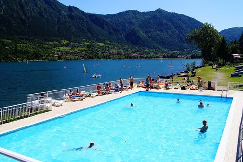 Directly on the lake with terrace and two bedrooms