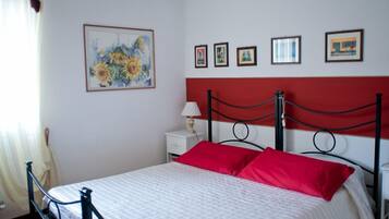 1 bedroom, iron/ironing board, travel crib, WiFi