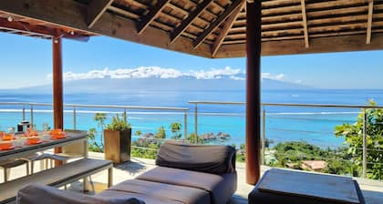 Beautiful architect villa overlooking the lagoon and the island of Tahiti