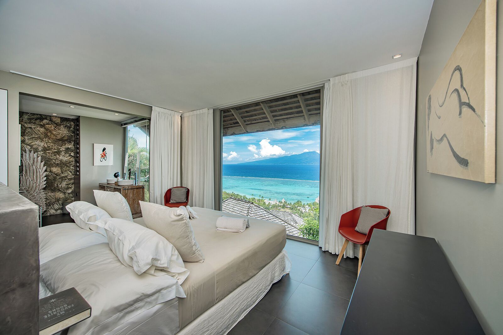 5 bedrooms, desk, iron/ironing board, free WiFi