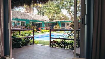 Quarto casal básico, terraço, vista para o jardim | Roupas de cama premium, edredons de pluma, quartos à prova de som