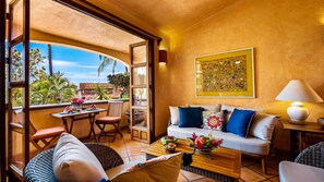 Smart-TV, Bücher, Stereoanlage