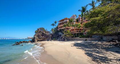 Private, Beach Access, Ocean View, Walkable to Town, Daily Maid Service, WiFi!