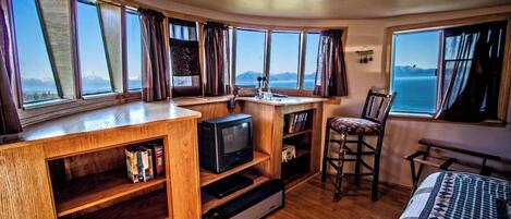 2 bedrooms, travel cot, free WiFi, bed sheets