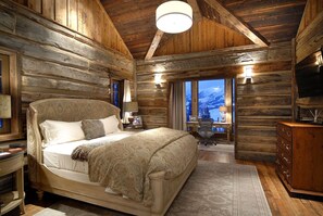6 bedrooms, iron/ironing board, Internet, bed sheets