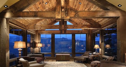 Tipple House/7,000 Sq/Ft of Luxury Ski/in Ski-out! Hot Tub/Media Room/Fire Pit!