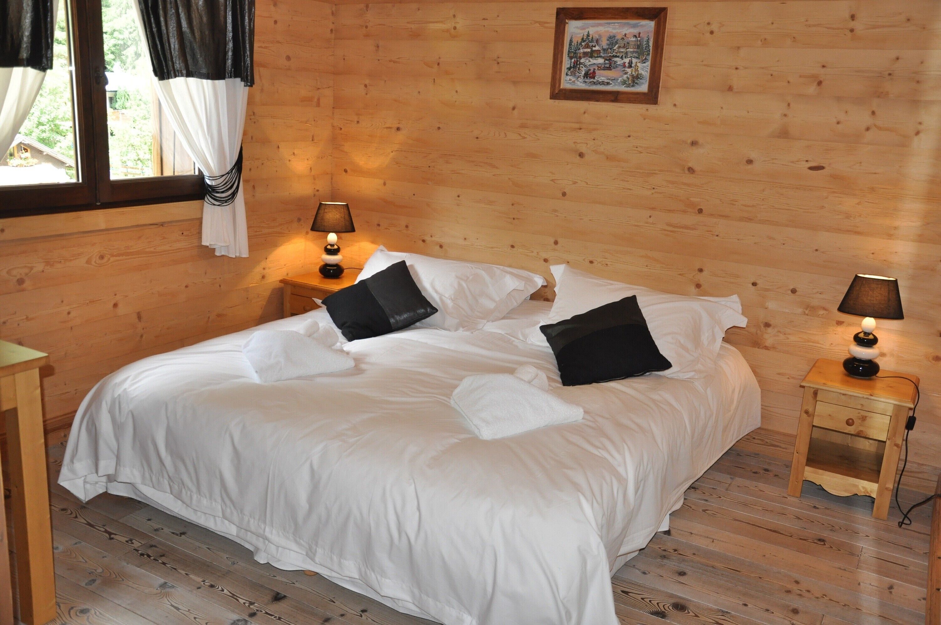 6 bedrooms, in-room safe, iron/ironing board, travel cot
