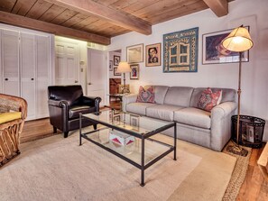 Smart TV y chimenea