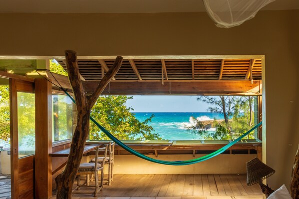 Interior - Special Low Rate, Tranquil Soaking Tub on Roof Overlooking Turquoise Beach (St Mary)