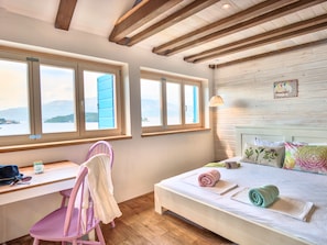 Iron/ironing board, travel crib, WiFi, bed sheets