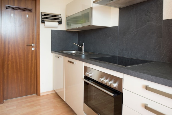 KĂŒhlschrank, Mikrowelle, Ofen, Herdplatte