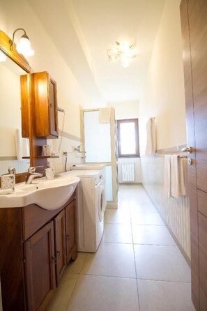 Hair dryer - One-Bedroom Apartment with Terrace and Sea View (Trecastagni)