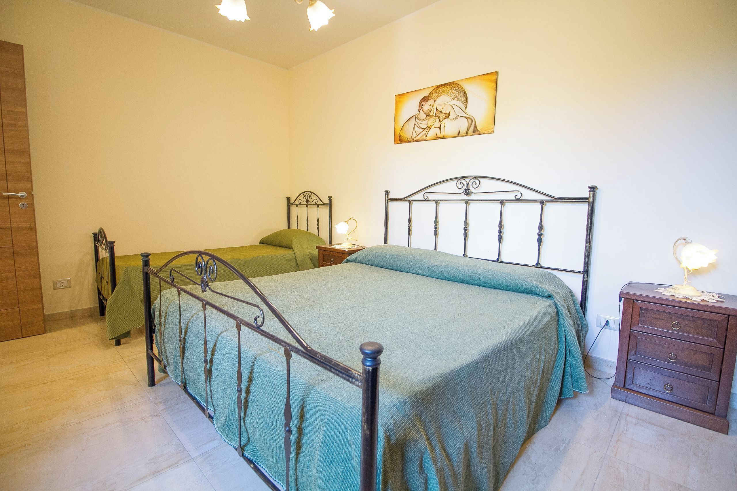 1 bedroom, desk, iron/ironing board, WiFi