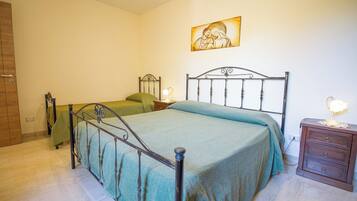 1 bedroom, desk, iron/ironing board, WiFi