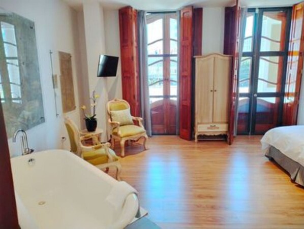 9 bedrooms, WiFi