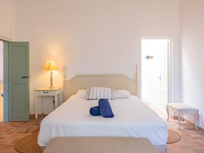 6 habitaciones, tabla de planchar con plancha, internet y ropa de cama 