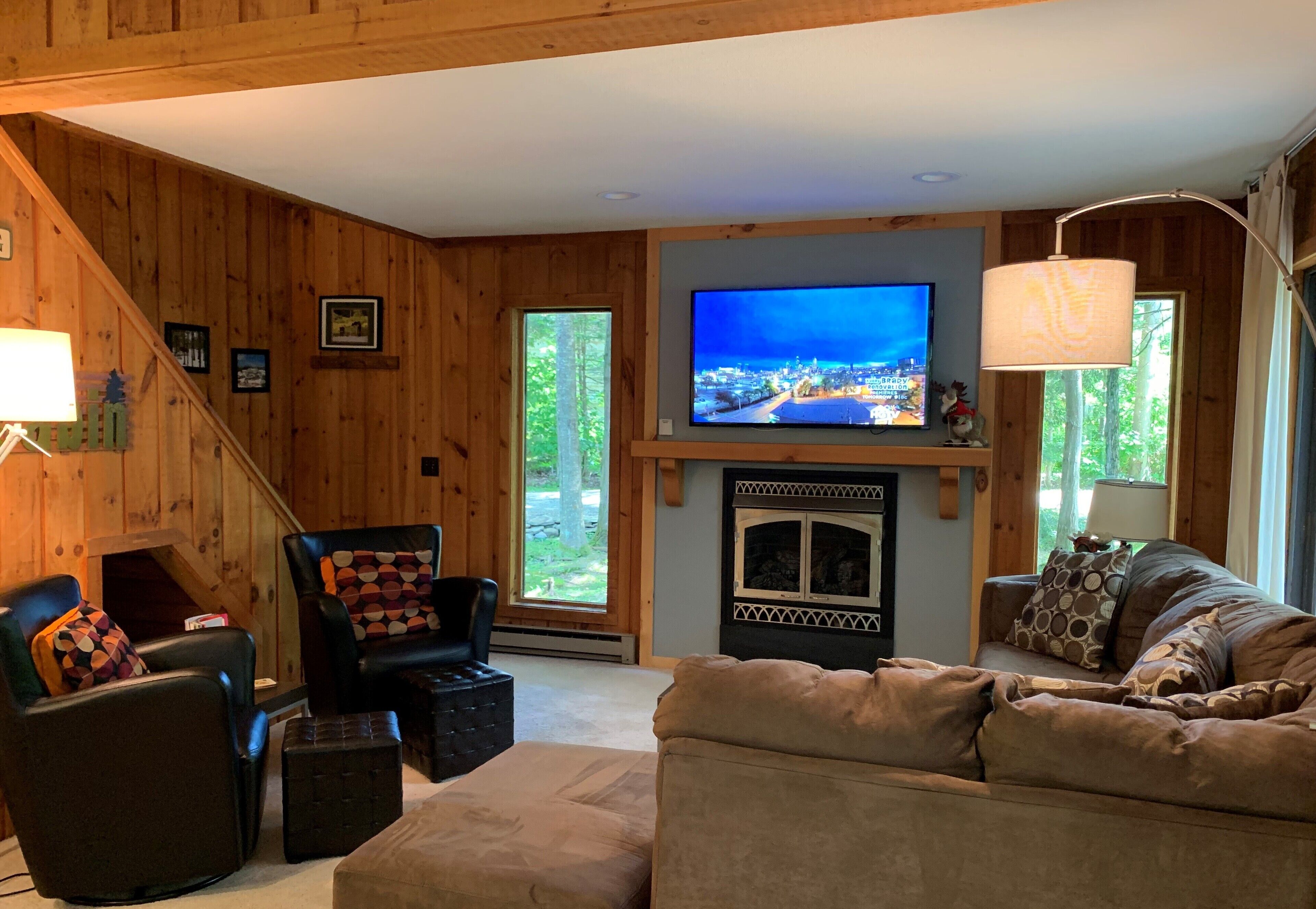 3 BR/2 BA Home - 1 Mile From Mt Snow!