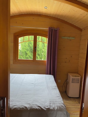 2 makuuhuonetta, vauvan matkasänky, Wi-Fi, vuodevaatteet