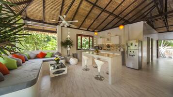 2 bedrooms, internet, bed sheets, wheelchair access