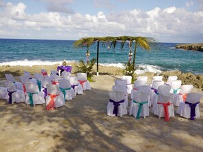 Outdoor banquet area - Amazingly Affordable Savings "Rustic Jamaican Vibes" on Ocean Front, Selecluded (St. Mary, Jamaica)