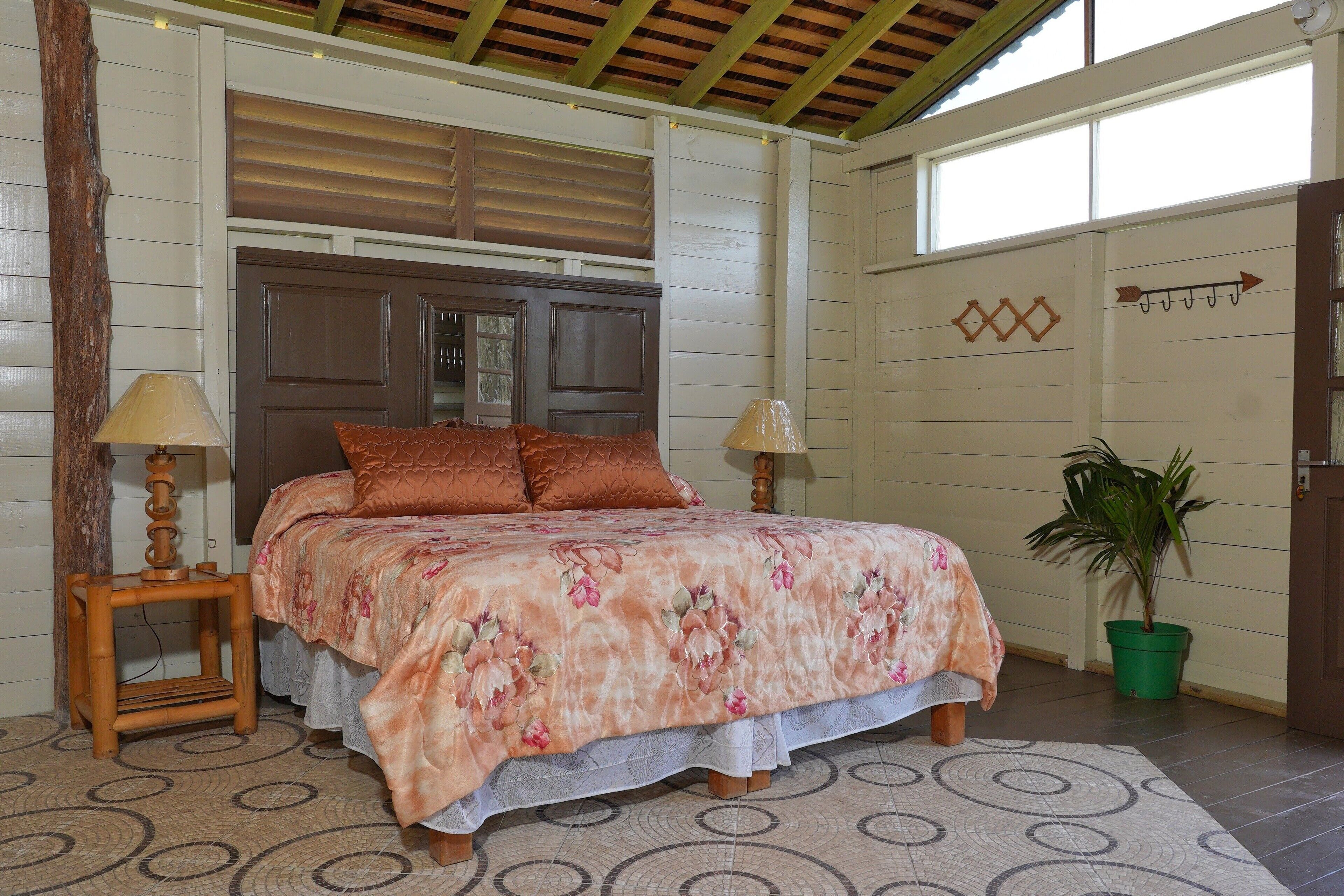 4 bedrooms, soundproofing, iron/ironing board, free WiFi