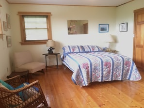 3 bedrooms, desk, free WiFi, bed sheets