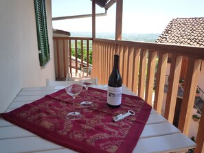 Outdoor dining - Verduno center.  Charming two-room apartment with a view (Verduno)