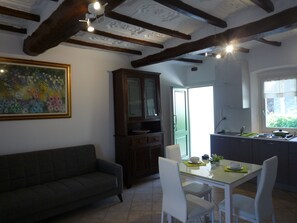 Interior - Verduno center.  Charming two-room apartment with a view (Verduno)