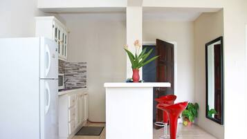 Estudio Grand | Zona de estar | Televisión de pantalla plana de 32 pulgadas con canales por cable