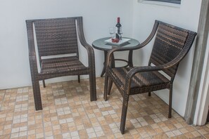 Interior - Operative Car Rental & La Porsuette Inn (Gros Islet)