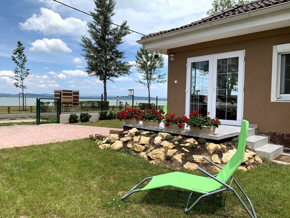 Property grounds - Beachfront Villa at Lake Balaton / Lake Balaton (Fonyód)