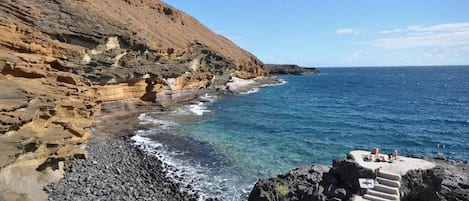 Una spiaggia nelle vicinanze