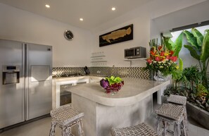 Kühlschrank, Esstisch