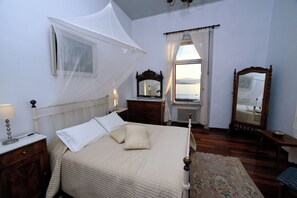 3 bedrooms, iron/ironing board, travel cot, free WiFi - Self Catering Villa in Molyvos With Private Pool and Sea View (Mytilene)