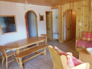 Interior - 4-room Apartment for 6/7 people with WIFI in Champagny-en-Vanoise (Champagny-en-Vanoise)