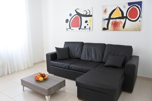 Een televisie en boeken