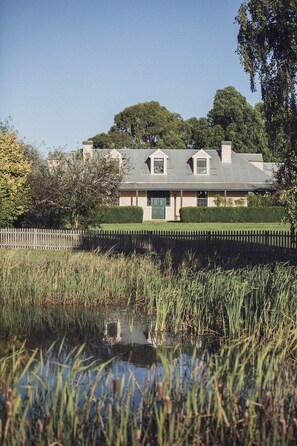 Exterior - CLAYFIELD HOMESTEAD - rustic country accommodation (Bishopsbourne)