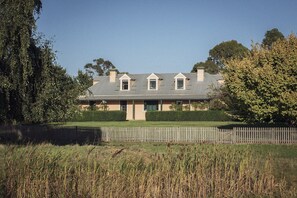 Exterior - CLAYFIELD HOMESTEAD - rustic country accommodation (Bishopsbourne)