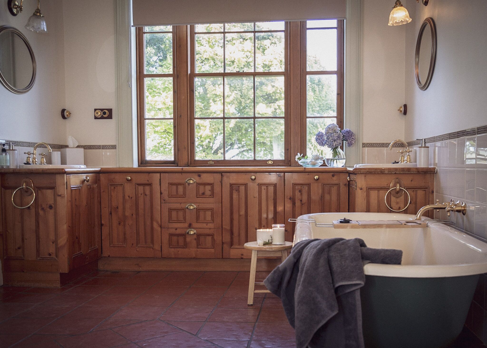CLAYFIELD HOMESTEAD - rustic country accommodation — image 21