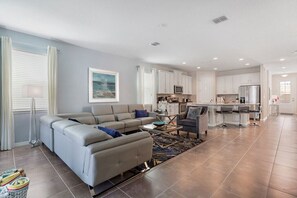 Flachbildfernseher, Tischfußball, Stereoanlage