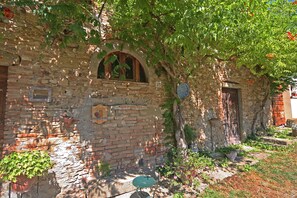 Exterior detail - Farmhouse in the Tuscan countryside (Anghiari - Arezzo)