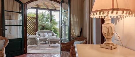 المنشأة من الداخل