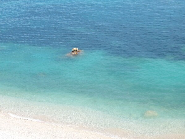 Plage, chaises longues