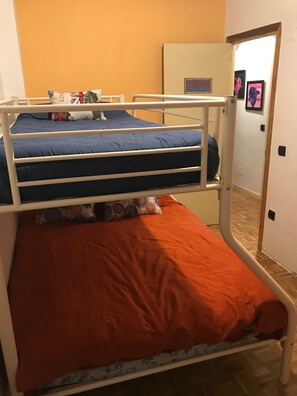 3 Schlafzimmer, Bügeleisen/Bügelbrett, Reisekinderbett, Bettwäsche