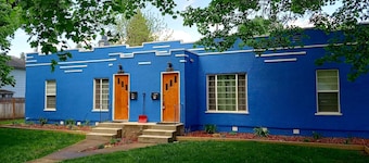 Stay in a Castle! Downtown! Best location! FREE Bikes & Kayak! 2024 Renovation!