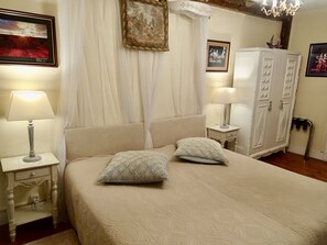 1 dormitorio, tabla de planchar con plancha, wifi gratis y ropa de cama