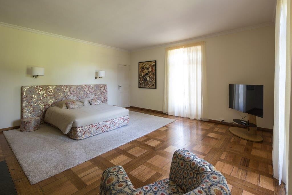10 bedrooms