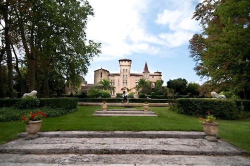 Château de style Renaissance Magnifique Dans A 160 Hectare propriété.