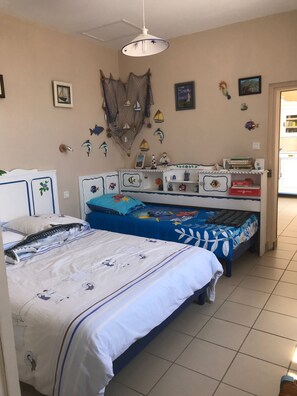 2 bedrooms, iron/ironing board, travel cot, free WiFi