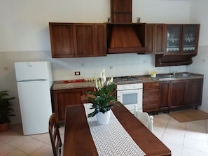 Kochgeschirr/Geschirr/Besteck